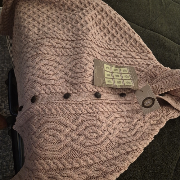 Elegant Knit Poncho in Dusty Rose - Picture 3 of 5